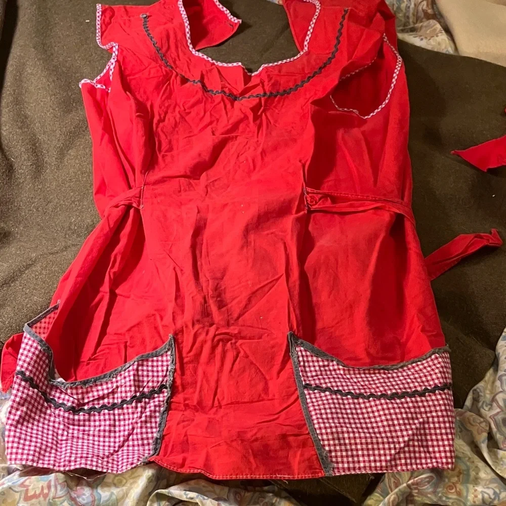 1950’s smock apron with gingham pockets